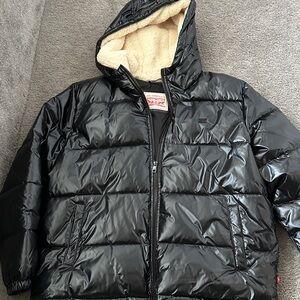 Levi’s Black Hooded Women Puffer Jacket
